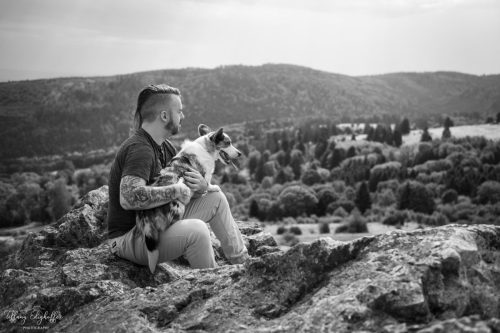 Sif et son maître regardant à l'horizon